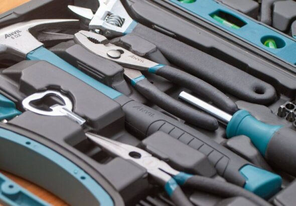 Denetim Masası Nedir konusunu temsilen tamirci araç gereçleri